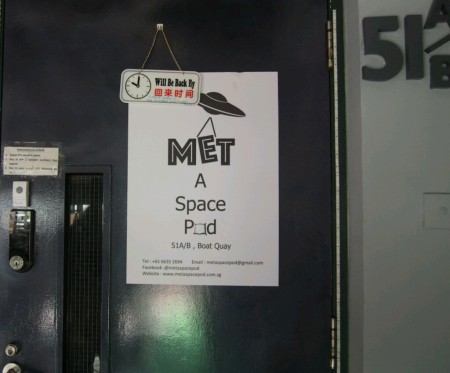 met-a-space-pod-door