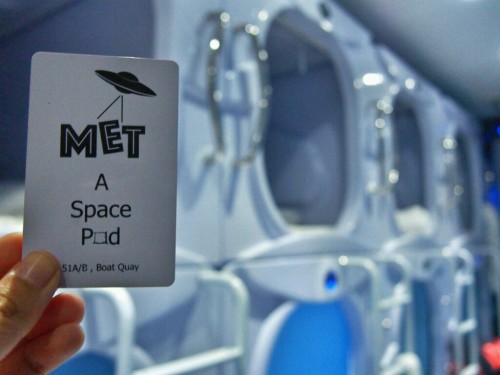 met-a-space-pod-room